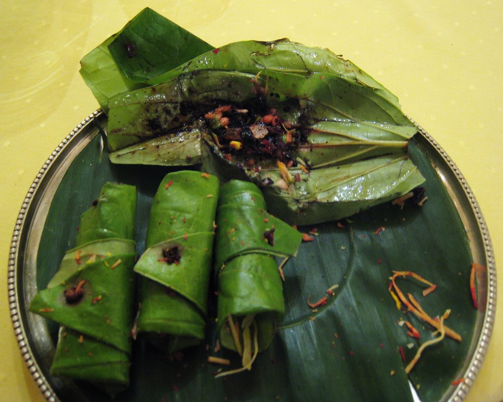 Betel Leaves_South Indian style Paan,_Dakshin_Sheraton,_Bangalore